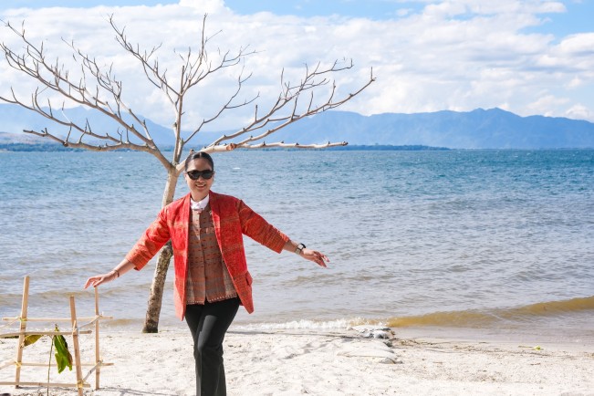 Pasir putih di Pantai Bulbul Danau Toba. [Dok Kemenpar]